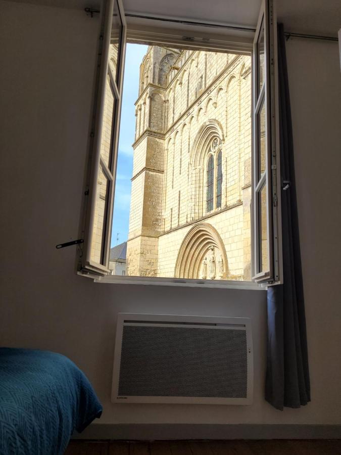 La Petite Montagne * Le Puy-Notre-Dame